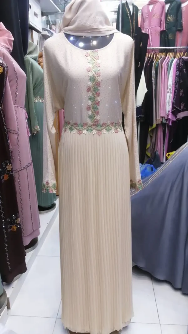 Frok Pleated Lace Abaya - Image 3