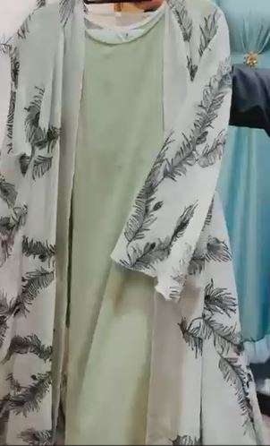 Leaf Designer Shrug Abaya - Image 4