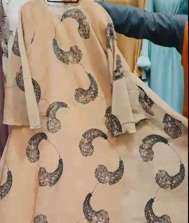 Leaf Designer Shrug Abaya - Image 5